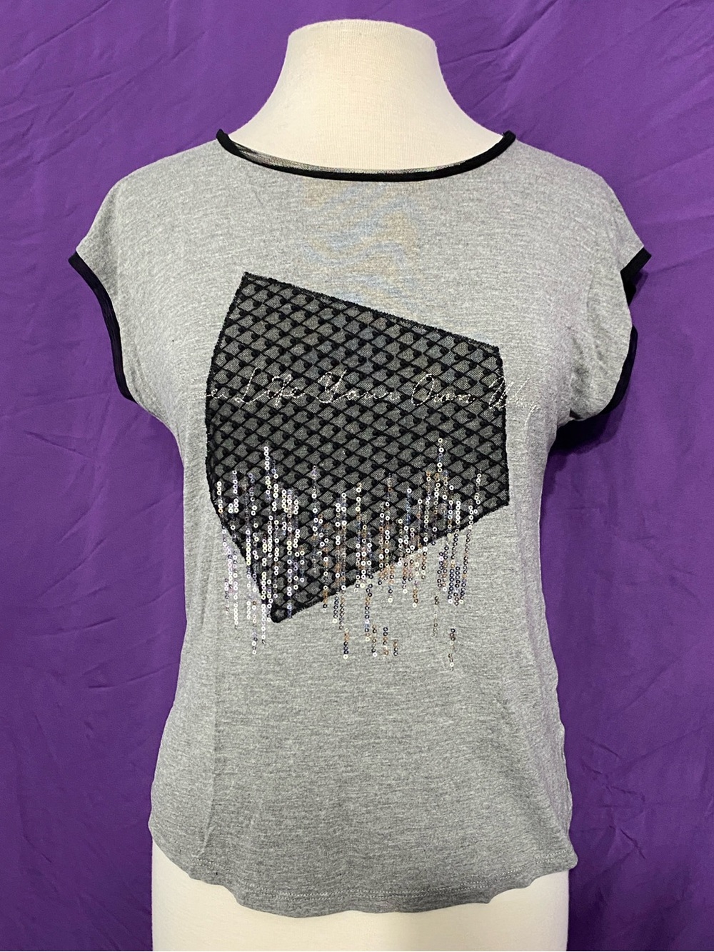 Camaieu “Live Life Your Own Way” Black Mesh/Sequins on Gray Tee. Size M.